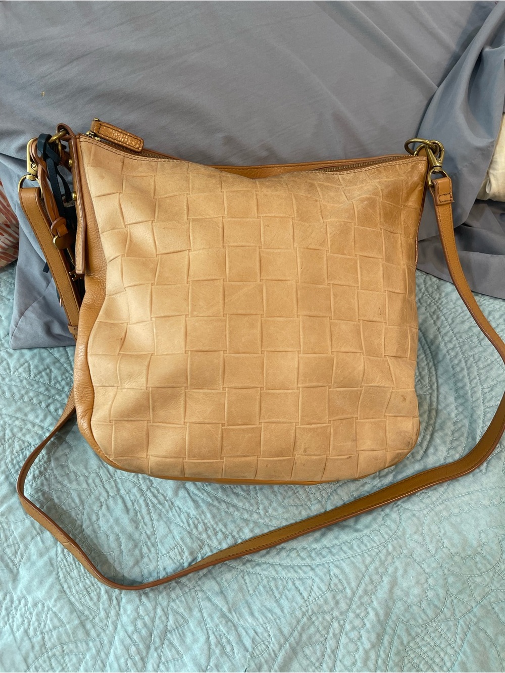 EUC FOSSIL Tan Woven Leather Shoulder Bag